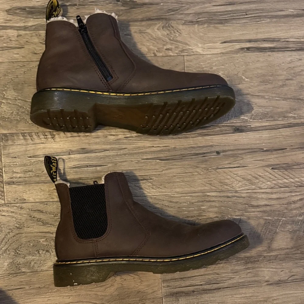Dr. Martens - Womens Brown Boots with Sherpa Lining - Size 7